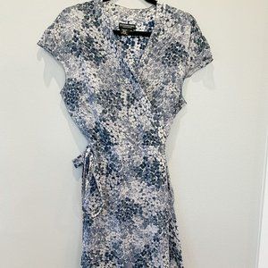 The J. Peterman Company : 100% Silk wrap dress with blue floral print 16
